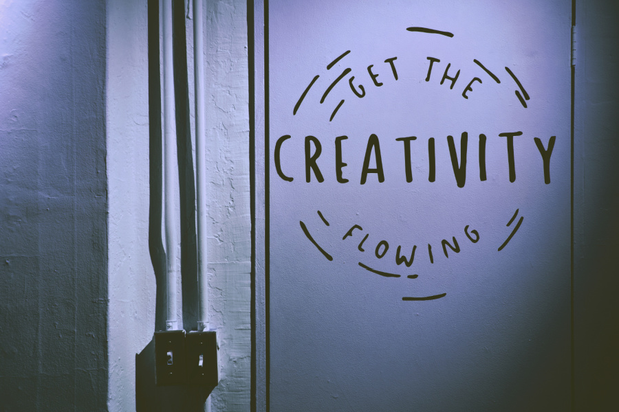 Event Replay: Managing Expectations and External Pressures in Freelancing and Creativity